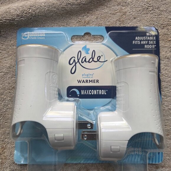 Johnson and Johnson Glade plugins scented oil two warmers - Picture 1 of 4